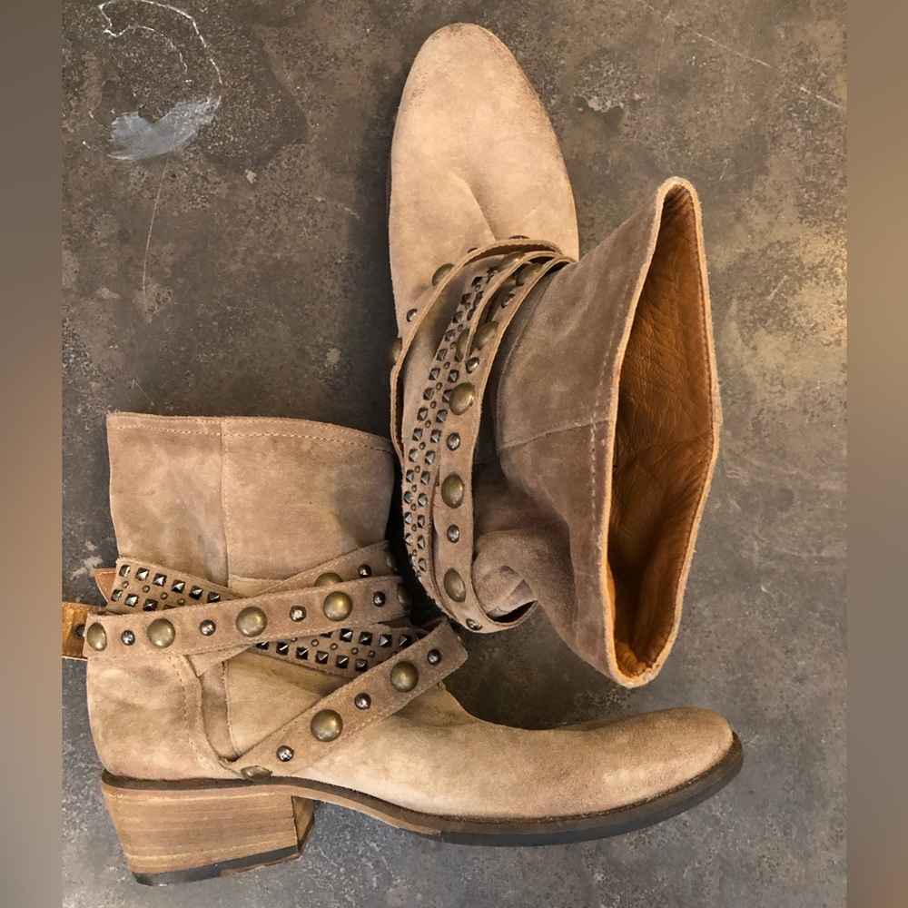 RUSSEL &  BROMLEY STUD ANKLE BOOTS